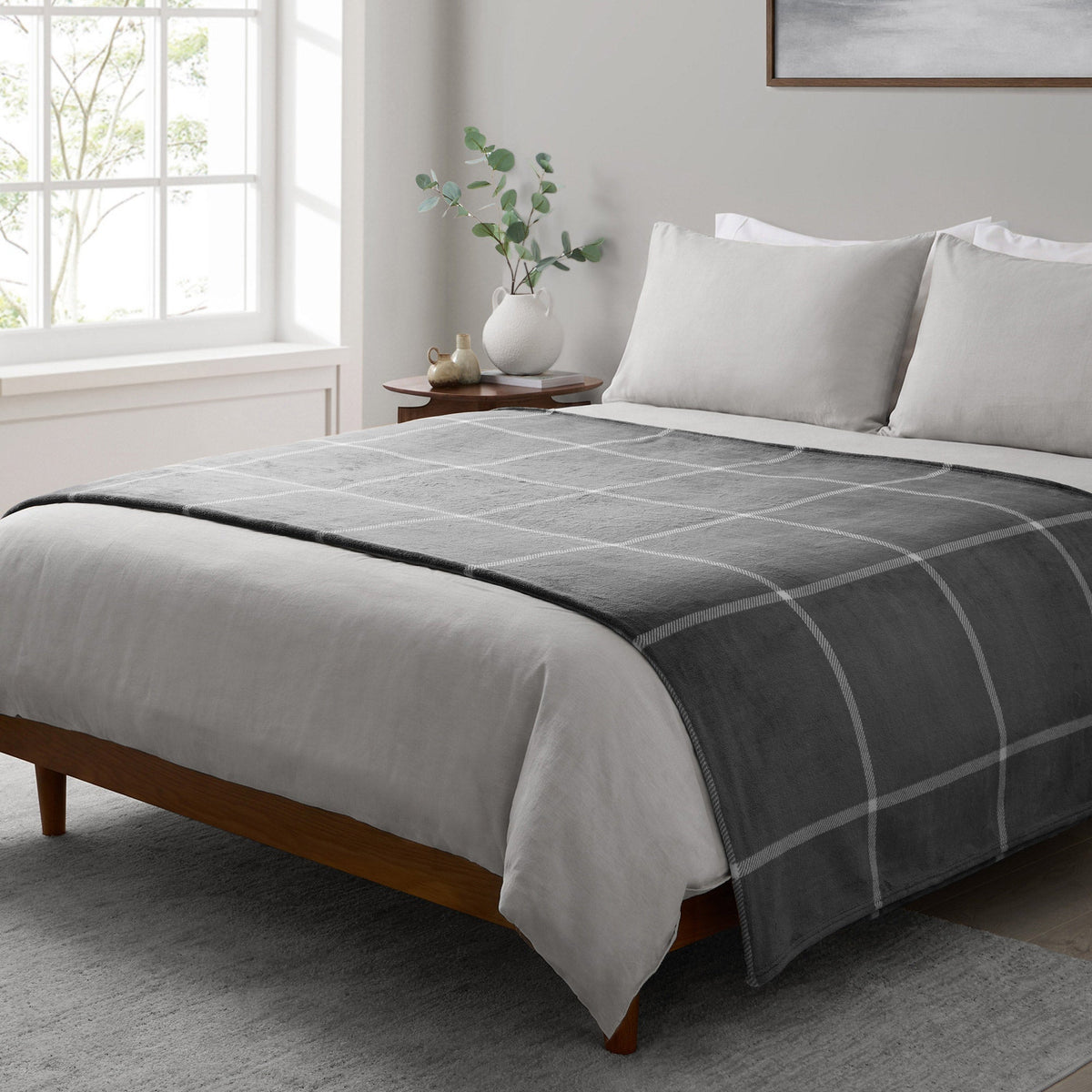 Roots Home Plush Blanket