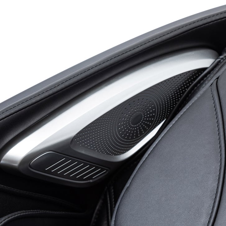 MassaMAX A675 4D Flexible Track Massage Chair, Black